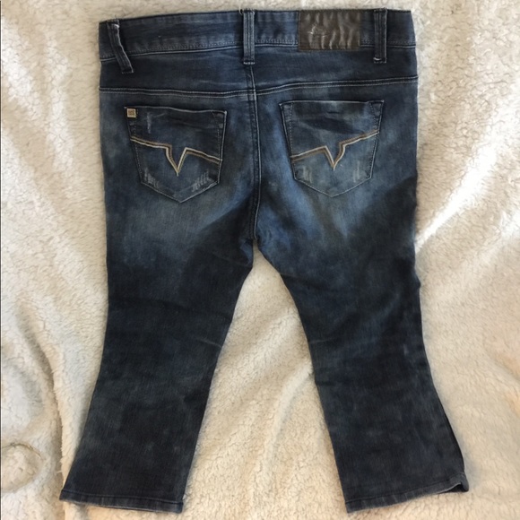 Denim Capri Jeans with Strategic Rips and Fading - Picture 2 of 3